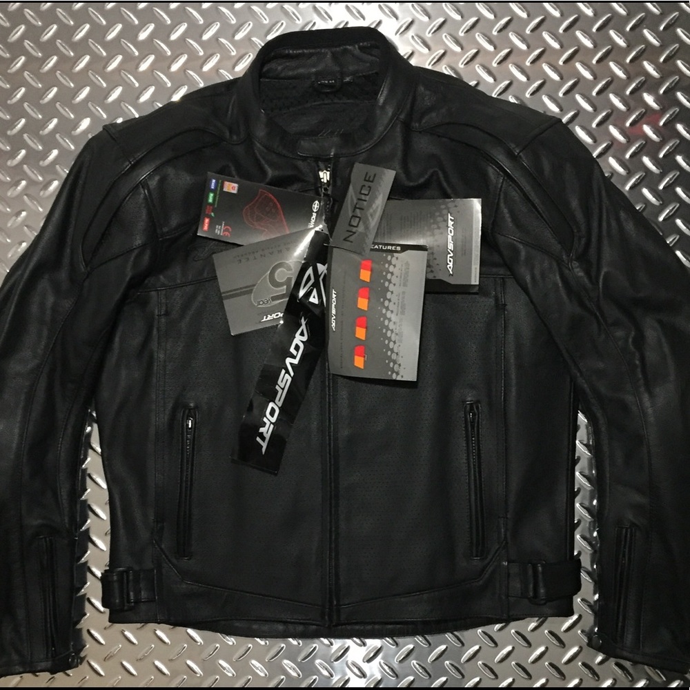 SOLD en’s AGVSport Perf. Leather Motorcycle Jacket